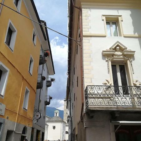Appartamento Nel Centro Storico Di Aosta Con Vista Sui Ghiacciai Bagian luar foto