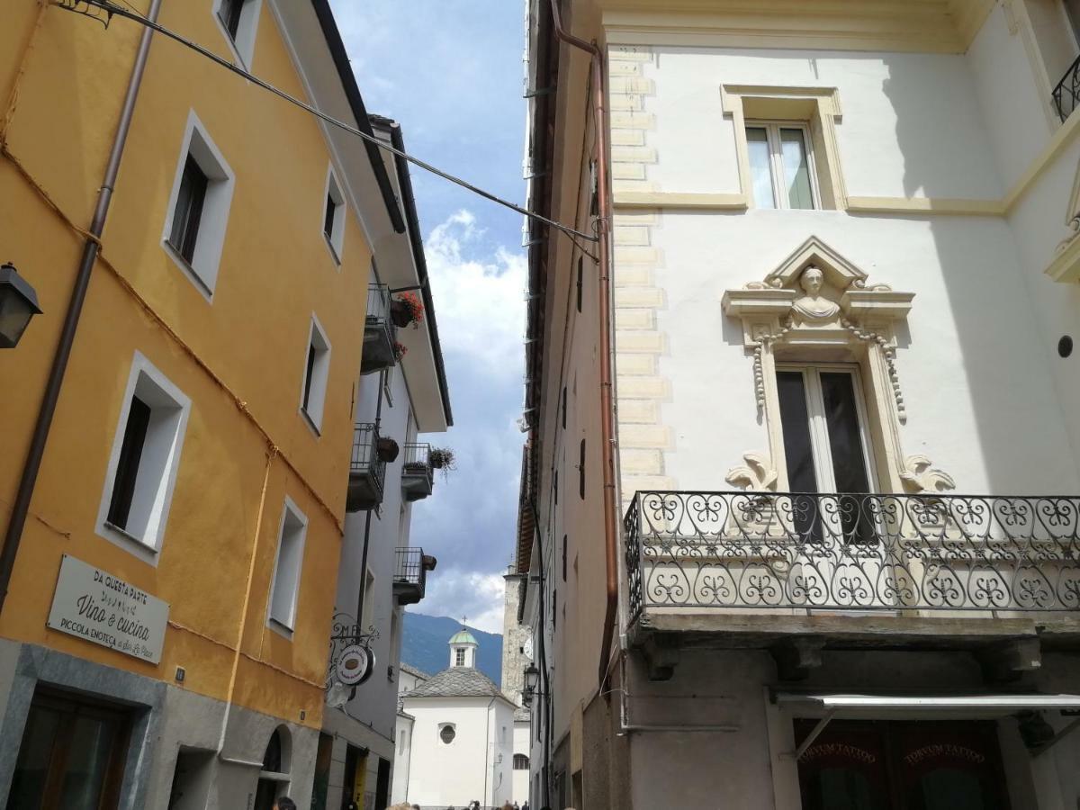 Appartamento Nel Centro Storico Di Aosta Con Vista Sui Ghiacciai Bagian luar foto