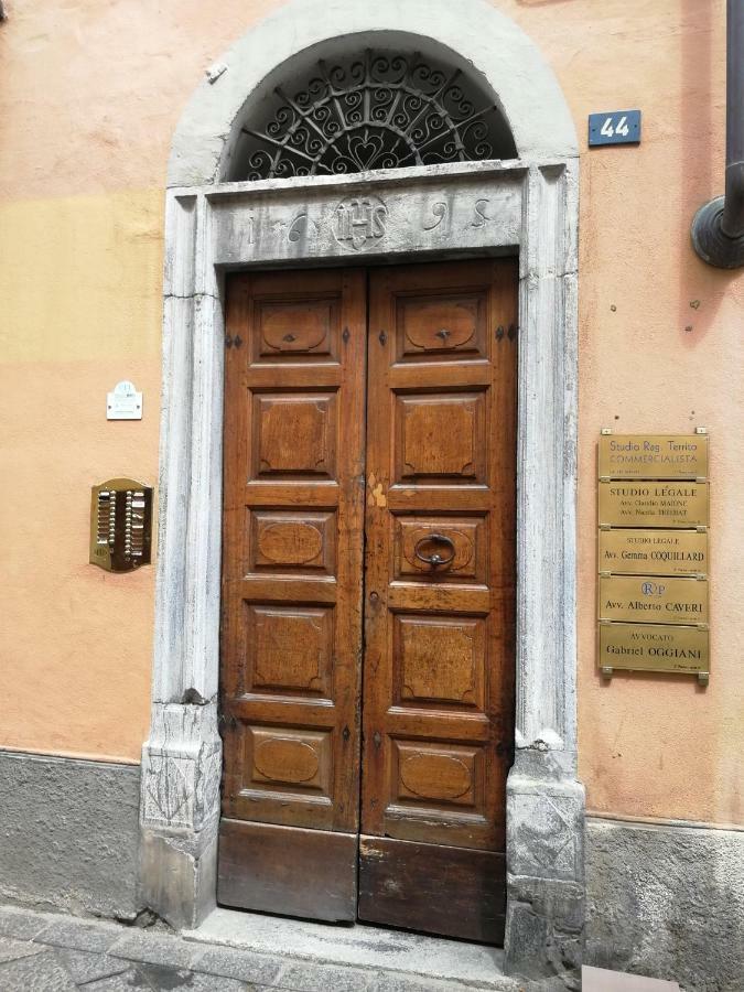 Appartamento Nel Centro Storico Di Aosta Con Vista Sui Ghiacciai Bagian luar foto
